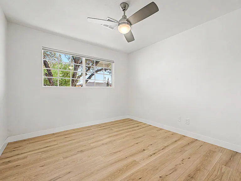 2526 W Orchid Ln — Photo 17
