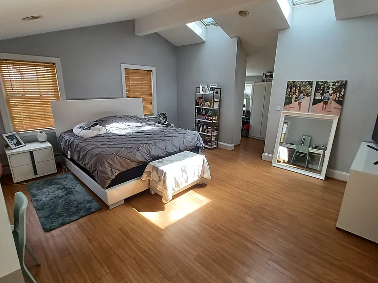 285 Lowell St — Photo 11