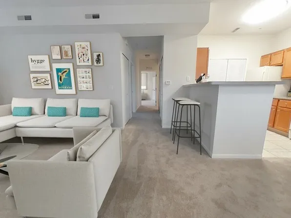 Cobblestone Court Apartments