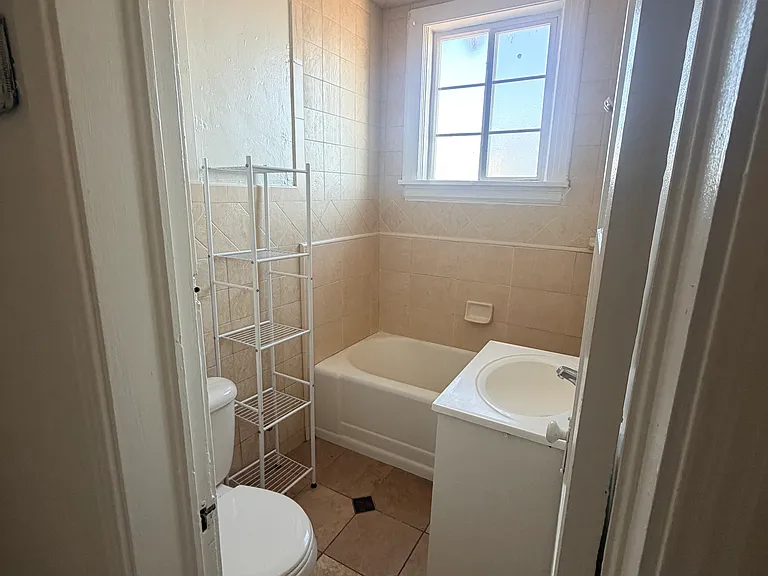 514 T St #B — Photo 5