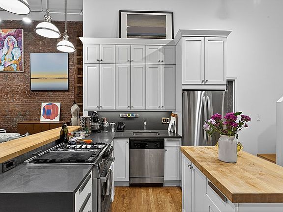 3rd image of 74 Reade St APT 2ER