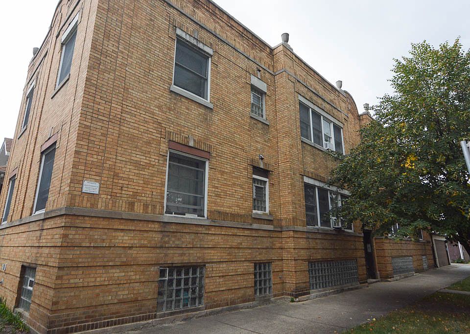 1st image of 2835 W Byron St #2E