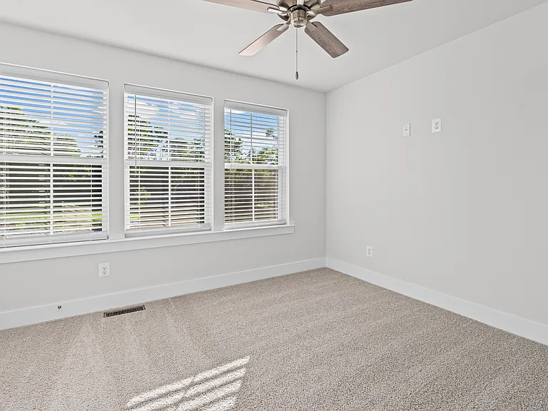 112 Rose Ct — Photo 16