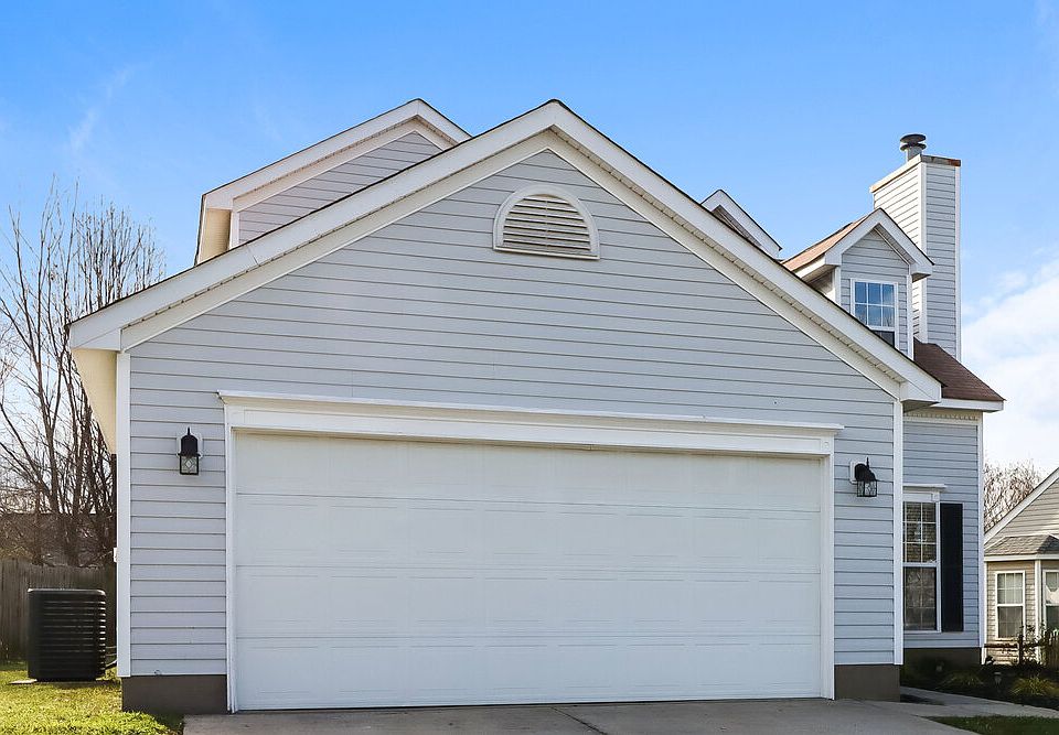 1st image of 10823 White Stag Dr
