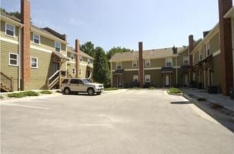2nd image of 706 W 46th St