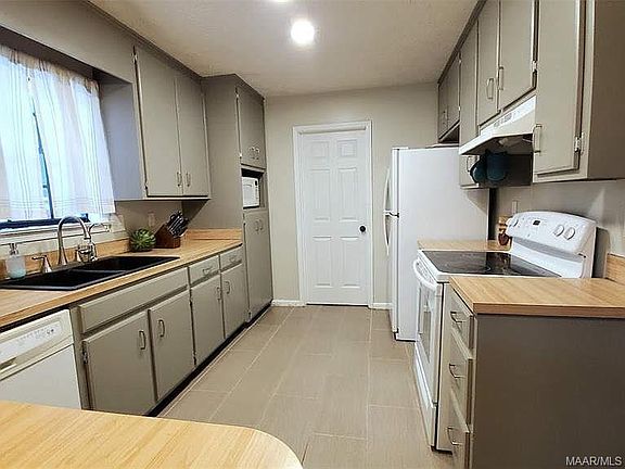 4th image of 7124 Bentley Ct