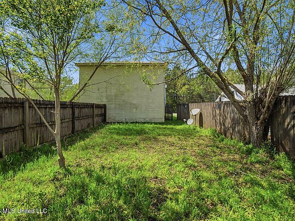 3rd image of 9608 Theriot Ave