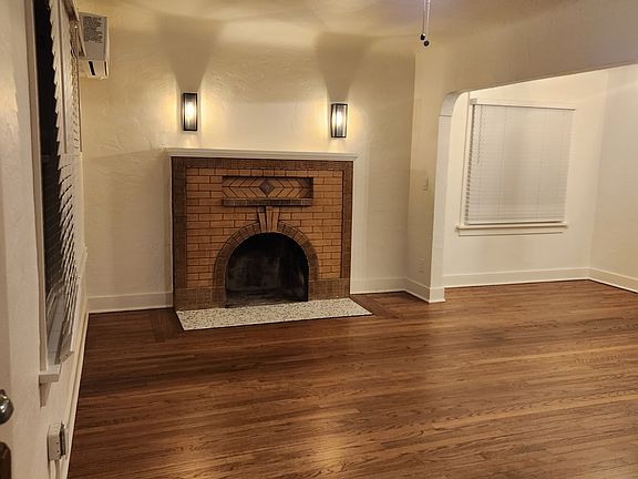 3rd image of 604 Roberts St