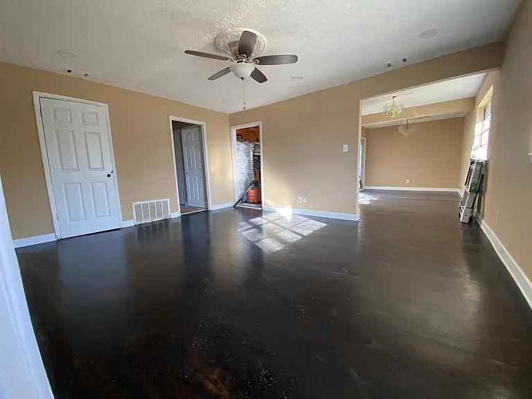 3211 Iantha St — Photo 9
