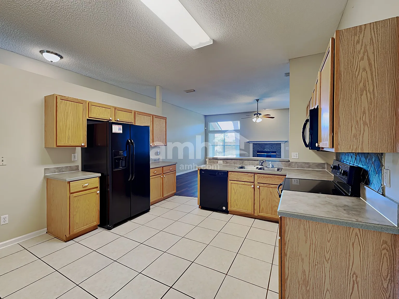 4 bed, 2.0 bath, 2138 sqft, $2,310 — Photo 3