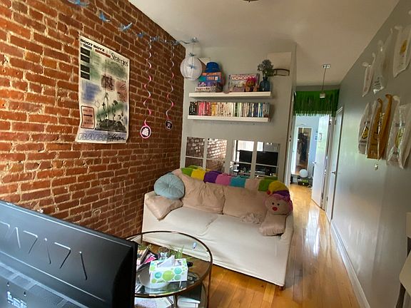 2nd image of 290 Suydam St APT 3R