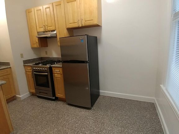 2nd image of 1065 Bush St
