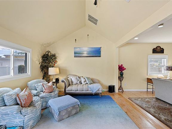 5th image of 530 W Green St