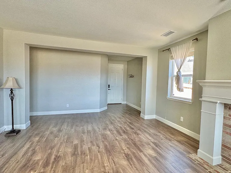 10520 Rollins Dr — Photo 14