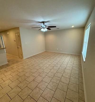 4th image of 904 Gulf Dr