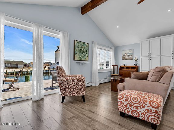 4th image of 209 Fernwood Drive