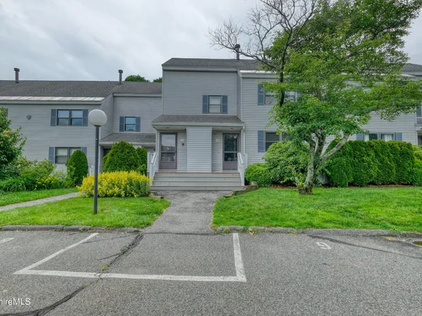 1-10 Rolling Hls #1-10, Lenox, MA 01240