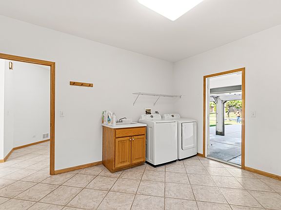 5th image of 546 N 4th Ave