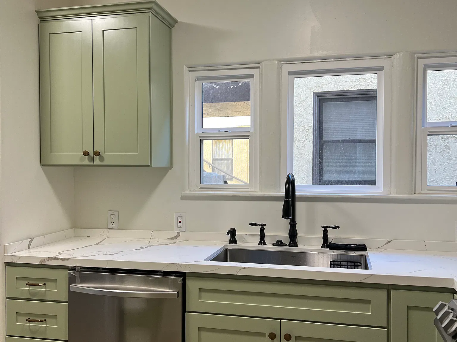 2 bed, 950 sqft, $4,000 — Photo 2