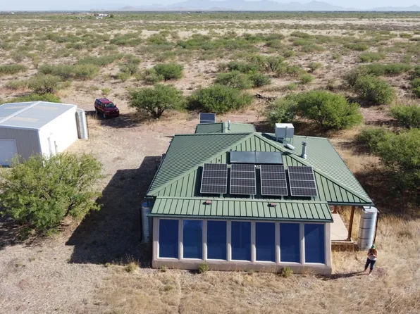 13982 S Breezy Ln, Pearce, AZ 85625