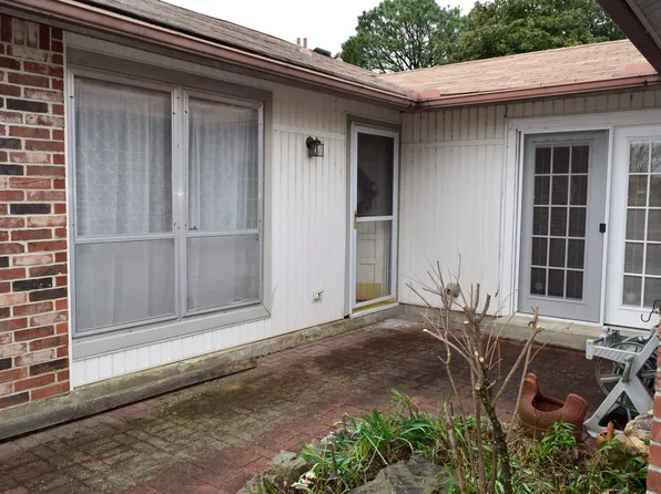 50 Hampshire Cir, Little Rock, AR 72212