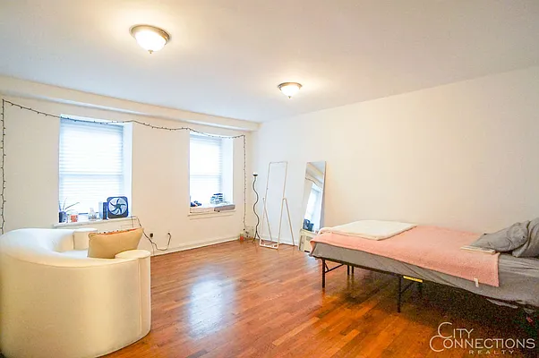 Rented by City Connections Realty | media 12