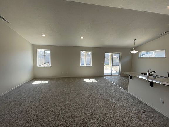 2nd image of 1117 Maple Dr W