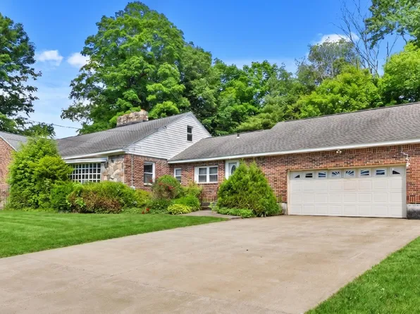 1 Mountain Dr, Pittsfield, MA 01201