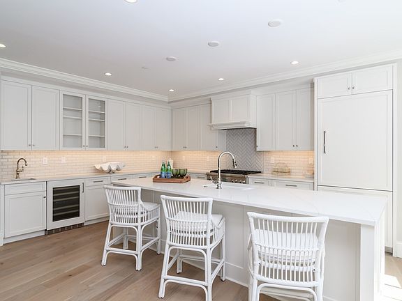 2nd image of 124 Elm St #202