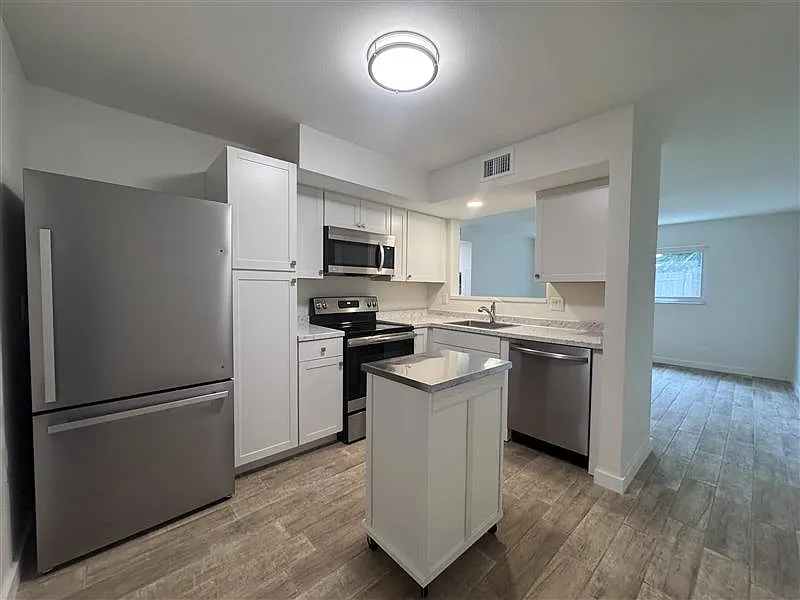 1258 Barbara Dr #105