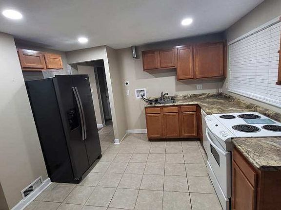 5th image of 3708 California Ave
