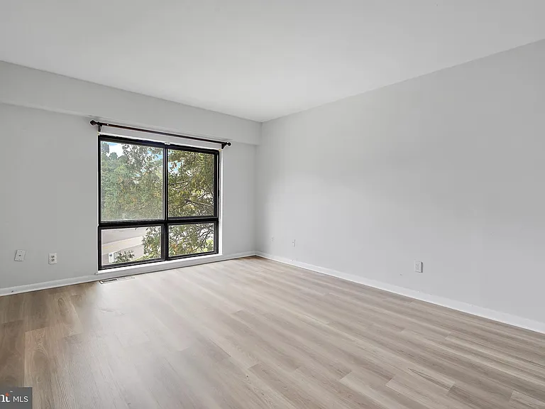 6351 Rockshire St — Photo 25