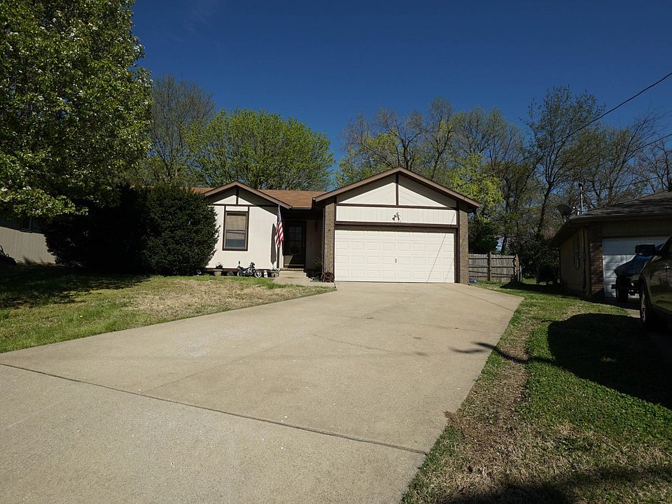 1124 E Livingston (21)