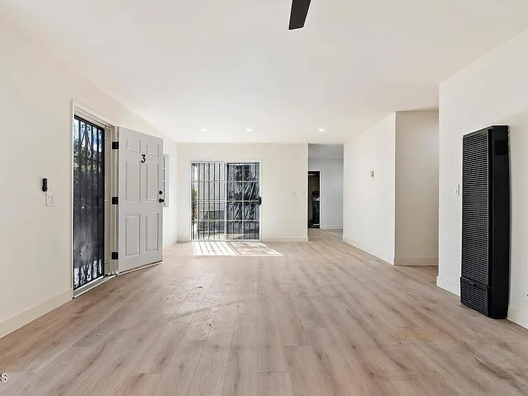 532 E 97th St #3 — Photo 8