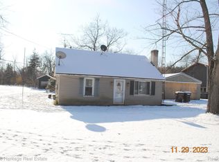 555 Mower Rd, Pinckney, MI 48169