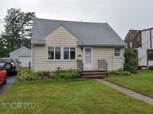 8 Lincoln Pl, Moonachie, NJ 07074
