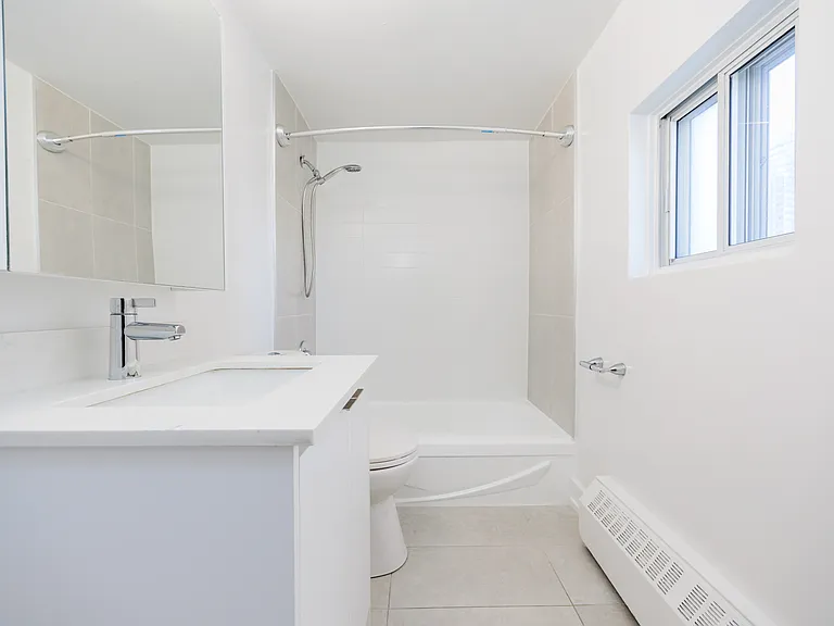 33 Erskine Ave — Photo 34