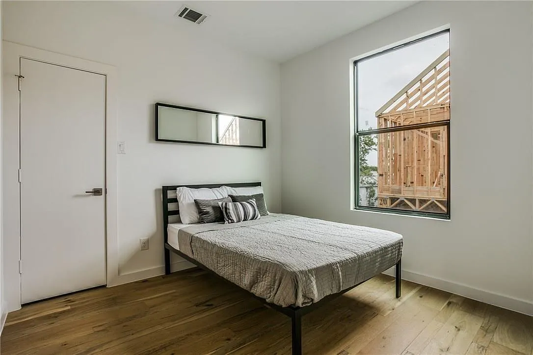 2 bed, 1796 sqft, $2,875 — Photo 4