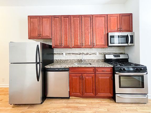 4th image of 117 W 96th St APT 1