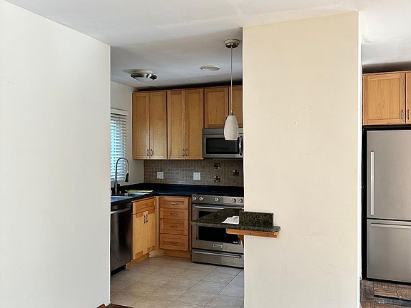 4th image of 3258 Valley Dr