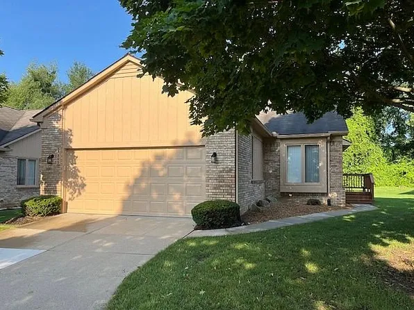35203 Knollwood Ln #1, Farmington Hills, MI 48335