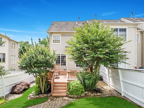 3rd image of 507 Longhorn Cres