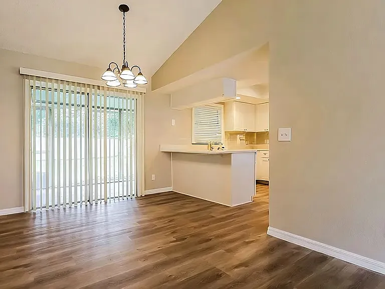 2122 Ramblewood Ln — Photo 3