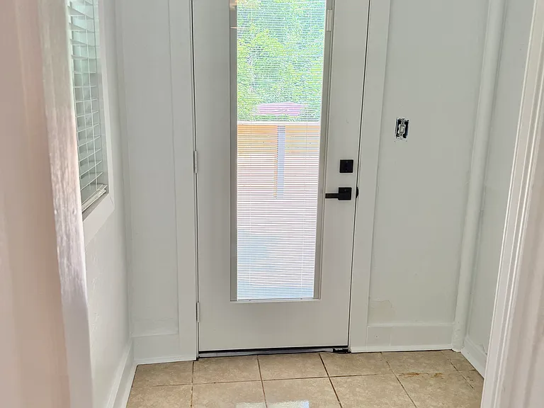 721 E Brooks St — Photo 24