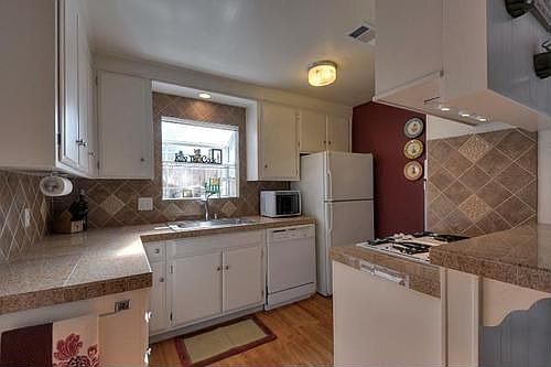 1st image of 1369 Lansing Ave