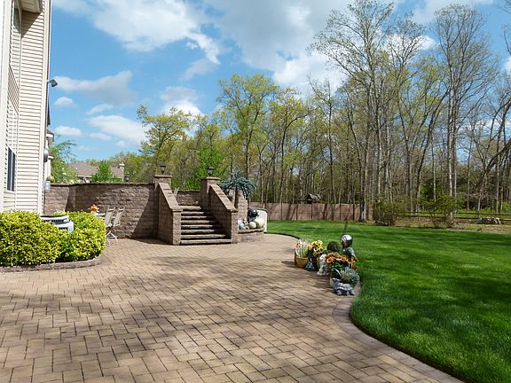 5th image of 1862 Charlton Cir