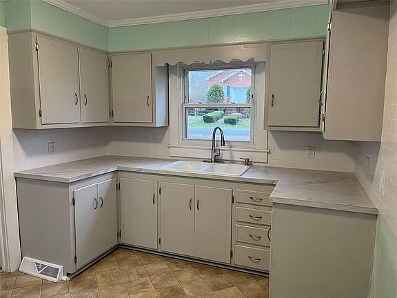 4th image of 128 Westover Ave