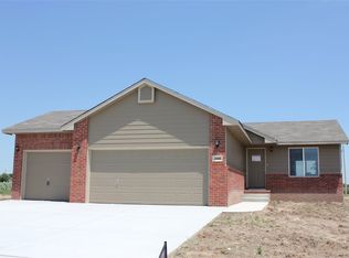 2008 S Poplar St, Newton, KS 67114
