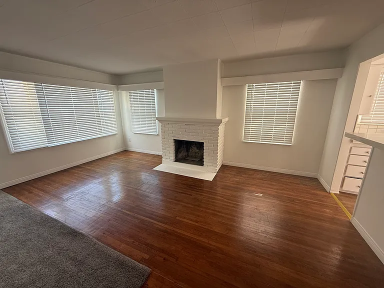 1028 Bayview Dr — Photo 16