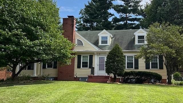 1st image of 2722 Douglas St